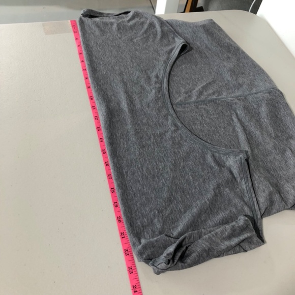 GapFit Breathe Womens Tee Size Medium Heather Gray Roll Sleeve Side Slit Workout - Picture 11 of 14